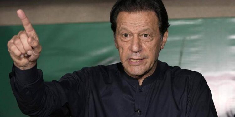 Pakistán enfrenta nuevas tensiones tras la retirada del PTI de las negociaciones