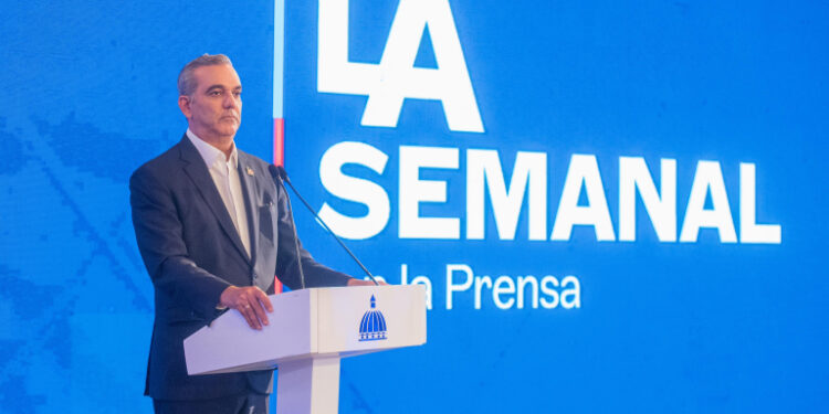 Abinader promete mejoras en la policía tras asesinato de madre e hija a manos de teniente 