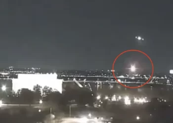 Choque de avión y helicóptero en Washington deja decenas de muertos