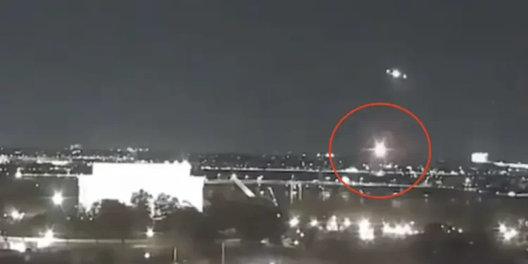 Choque de avión y helicóptero en Washington deja decenas de muertos