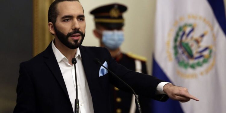 EE.UU. destaca cooperación de Bukele en tema migratorio