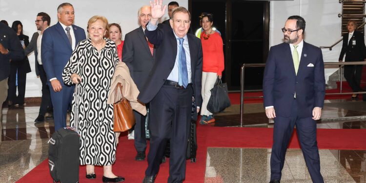 Edmundo González ya está en RD; se reunirá este jueves con Abinader