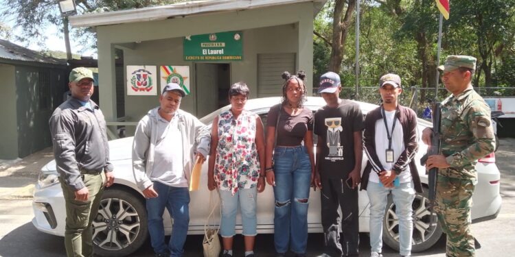 Detienen a 109 haitianos y varios dominicanos en operativos militares