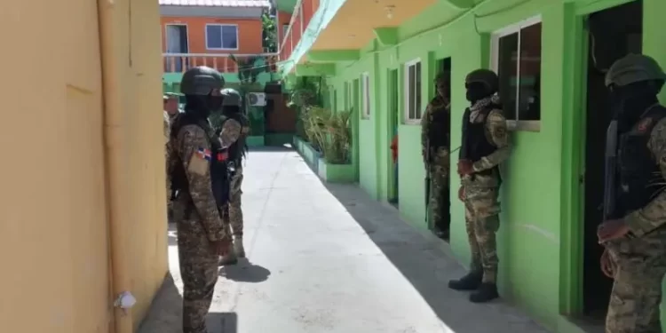 Ejército y Migración detienen 55 haitianos indocumentados en Montecristi