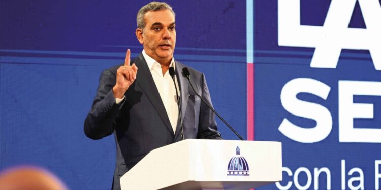 Abinader asegura que RD no sufre por los nuevos aranceles de EE.UU.