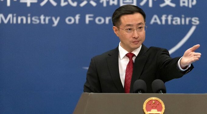 China lanza advertencia a EE.UU. en medio de disputa comercial y militar