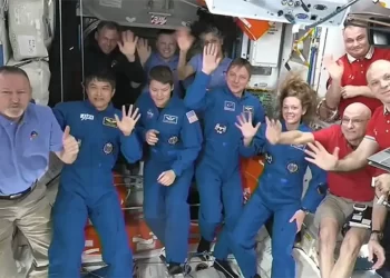 Astronautas de la NASA regresarán tras 9 meses varados en la EEI