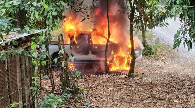 Incendian camioneta de Barrick en Cotuí, la minera pide investigación