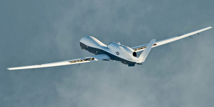 Dron estadounidense detectado frente a Irán tras advertencia de Trump