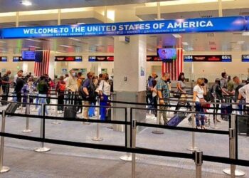Trump busca prohibir la entrada de cubanos y haitianos a EE. UU.