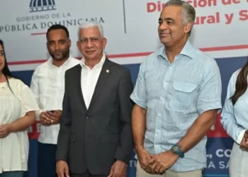 Ricardo de los Santos y MEM entregan redes eléctricas en Cotuí