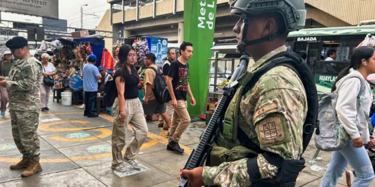 Perú declara estado de emergencia en Lima por ola de violencia