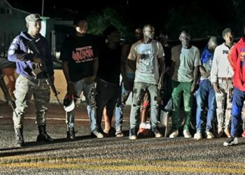Ejército intercepta yipetas con 31 haitianos indocumentados en San Juan