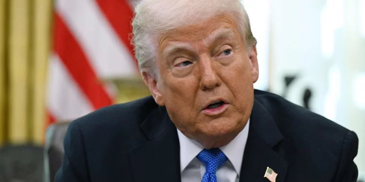 Trump revoca estatus legal de 530,000 inmigrantes y acelera deportaciones