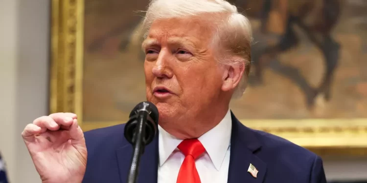 Trump dice que con China “saldrá algo positivo” pese a guerra arancelaria