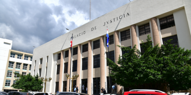 Cuatro colombianos deberán pagar 100 mil pesos tras ser acusados de robos