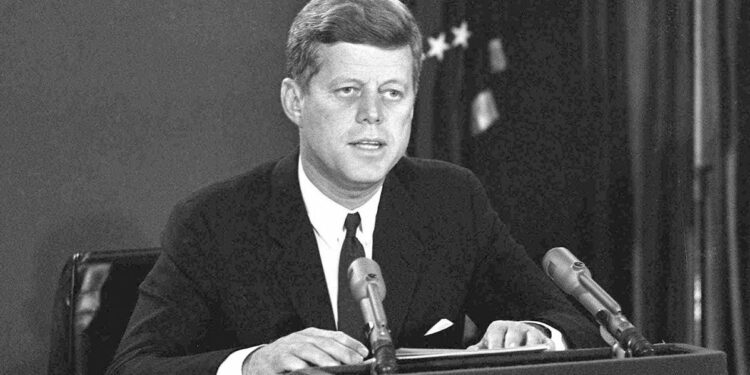 Trump desclasifica archivos sobre asesinato de Robert F. Kennedy