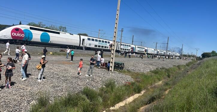 Más de 30.000 personas evacuadas de trenes varados por apagón en España