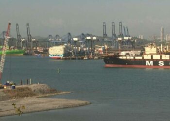 Panamá lanza licitación para construir gasoducto interoceánico