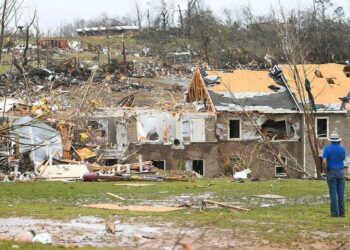 Suben a siete los muertos por tormentas y tornados en EE. UU.
