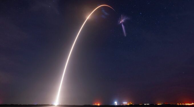 Despega nave de SpaceX rumbo a la EEI con suministros y relojes atómicos