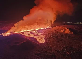Evacuación masiva en Islandia antes de nueva erupción volcánica