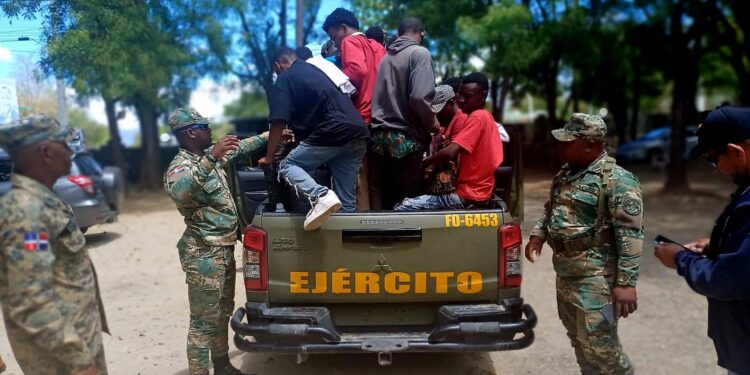 Ejército remite 231 personas por tráfico de indocumentados y contrabando