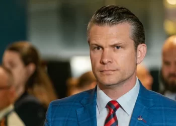 Hegseth bajo fuego por caos y filtraciones en el Departamento de Defensa