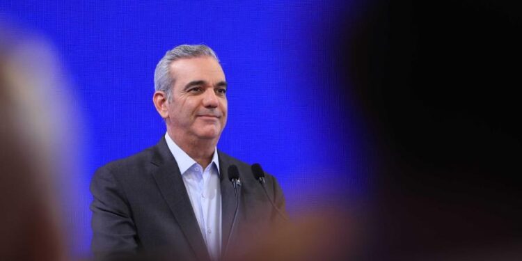 Gobierno inicia diálogo con EE.UU. por aranceles del 10 %