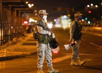Perú declara toque de queda y envía militares a Pataz tras asesinato de 13 mineros