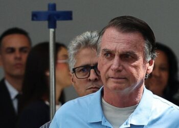 Bolsonaro sale del hospital tras 3 semanas hospitalizado por operación abdominal