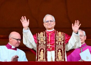 León XIV inicia su papado con un llamado a la paz y a una Iglesia sin puertas cerradas