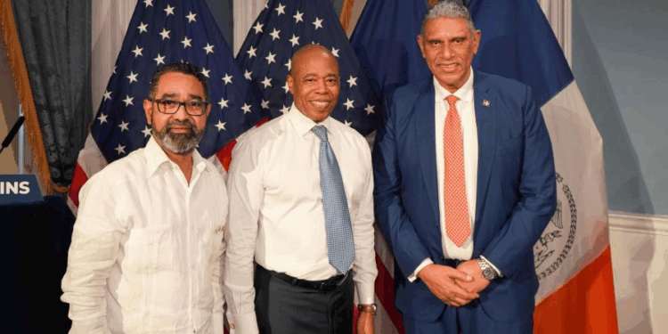 Alcalde de Nueva York y Defensa Civil ultiman detalles de acuerdo sobre gestión de riesgos