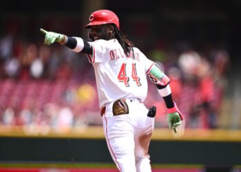 Elly de la Cruz impulsa triunfo de los Rojos con su 8vo jonrón
