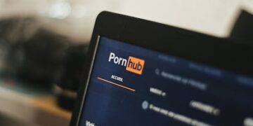Investigarán a varias plataformas de porno por riesgos a menores