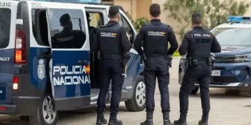 Encuentran cuerpos en descomposición en apartamento turístico en las Islas Canarias