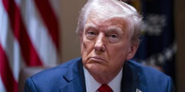 Trump acusa a Zelenski de derrochar millones de dólares enviados por EE.UU.