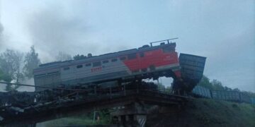 Siete muertos por derrumbe de puente en Rusia; la cifra podría aumentar 
