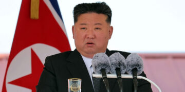 Kim Jong-un relanza buque de guerra y promete más destructores en el Pacífico