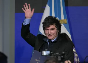 Gobierno de Milei propone ley de ‘inocencia fiscal’ para uso libre de dólares