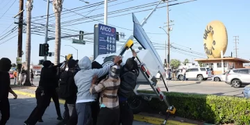 Trump culpa a la “izquierda radical” por fuertes disturbios en Los Ángeles 