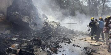 Se estrella avión de Air India con 242 personas en Ahmedabad