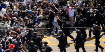 Decretan toque de queda en Los Ángeles; Trump tilda a manifestantes de “animales”