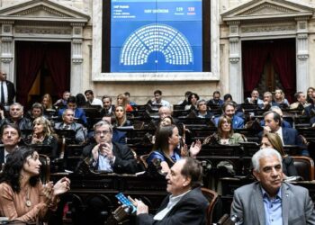 Oposición argentina logra quórum y presiona a Milei en el Parlamento