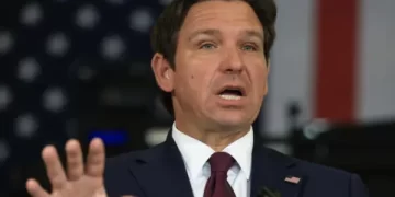 Gobernador de Florida autoriza a atropellar si protestas amenazan seguridad
