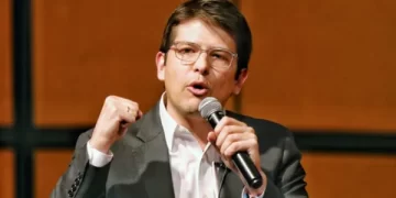 Clínica reporta mejora en el estado de salud de Miguel Uribe